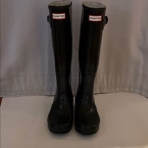 HUNTERS Original Tall Rain Boots Black
Size US 8M/9F. UK 7.  EU 40/41